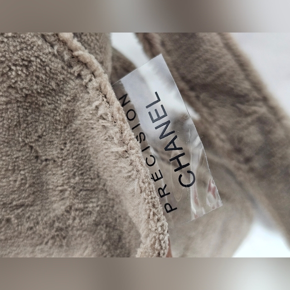 NWOT Chanel beauty Precision Crossbody Bag with Adjustable Strap - Picture 2 of 15